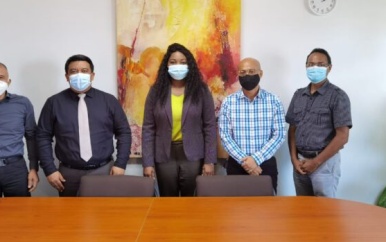 Internet Society Suriname Chapter bezoekt minister TCT