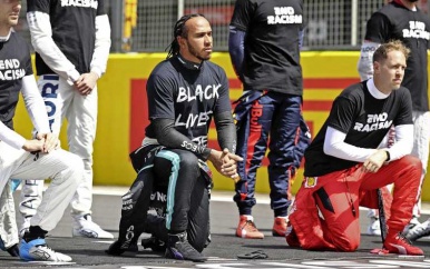 Lewis Hamilton gaat ‘knielen’ bespreken met nieuwe Formule 1-baas.