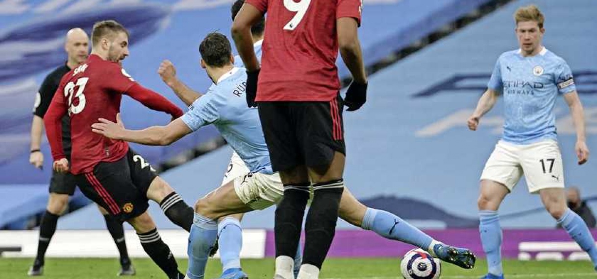United maakt einde aan indrukwekkende zegereeks City met winst in derby