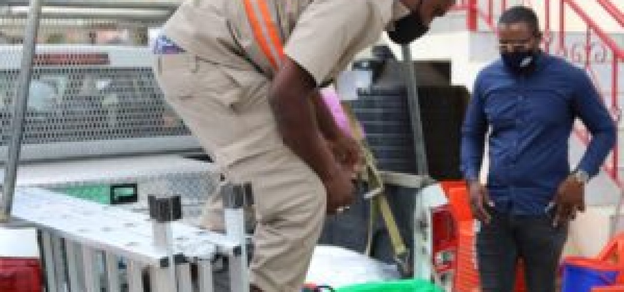 SWM start project “Durotank Wassen” bij huishouden president Santokhi