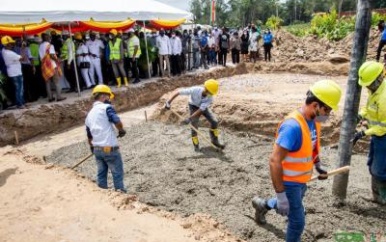 Eerste steenlegging School Campus Para