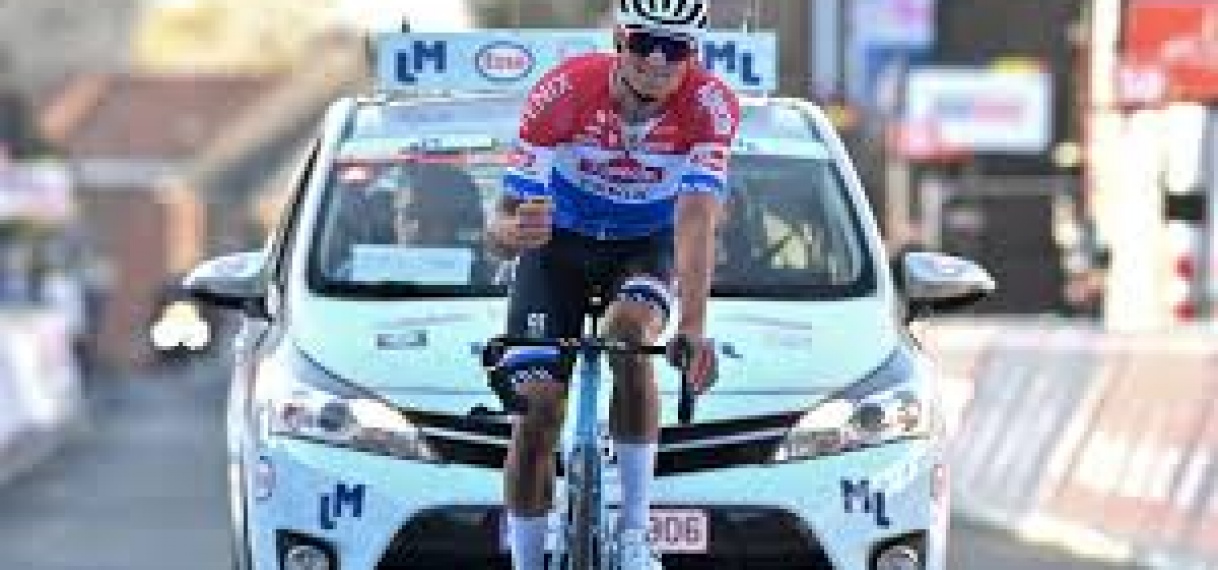 Van der Poel beloofde ‘op alles te reageren’ na stuurbreuk in Le Samyn
