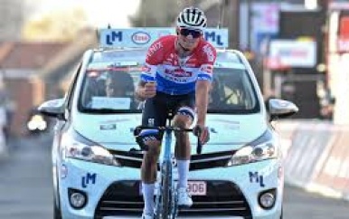 Van der Poel beloofde ‘op alles te reageren’ na stuurbreuk in Le Samyn