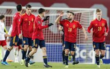 Spanje ontsnapt aan blamage in Georgië, assist Ibrahimovic bij zege Zweden