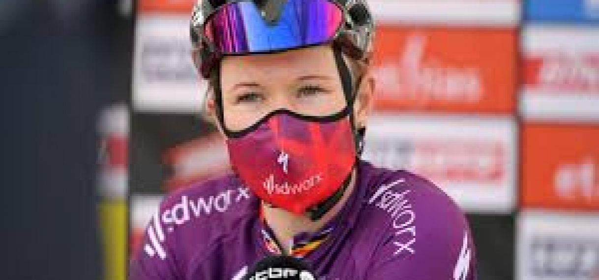 Jolien D’hoore wint op TT Circuit eerste wielerkoers van 2021 in Nederland