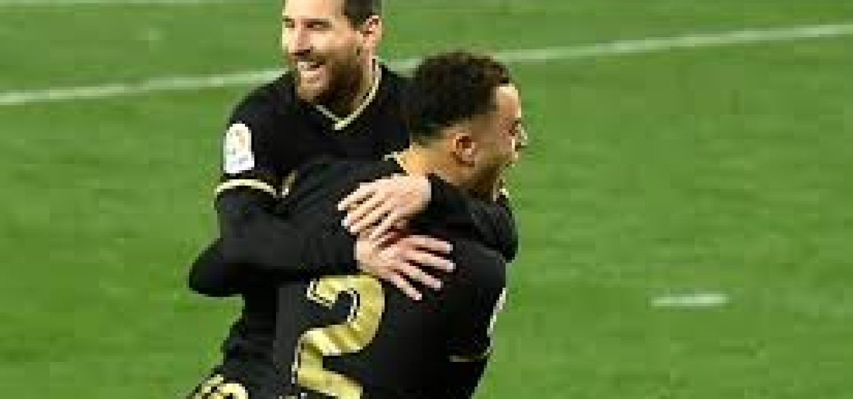 Dest en Messi geven Koeman mooi verjaardagscadeau: ruime zege in San Sebastián