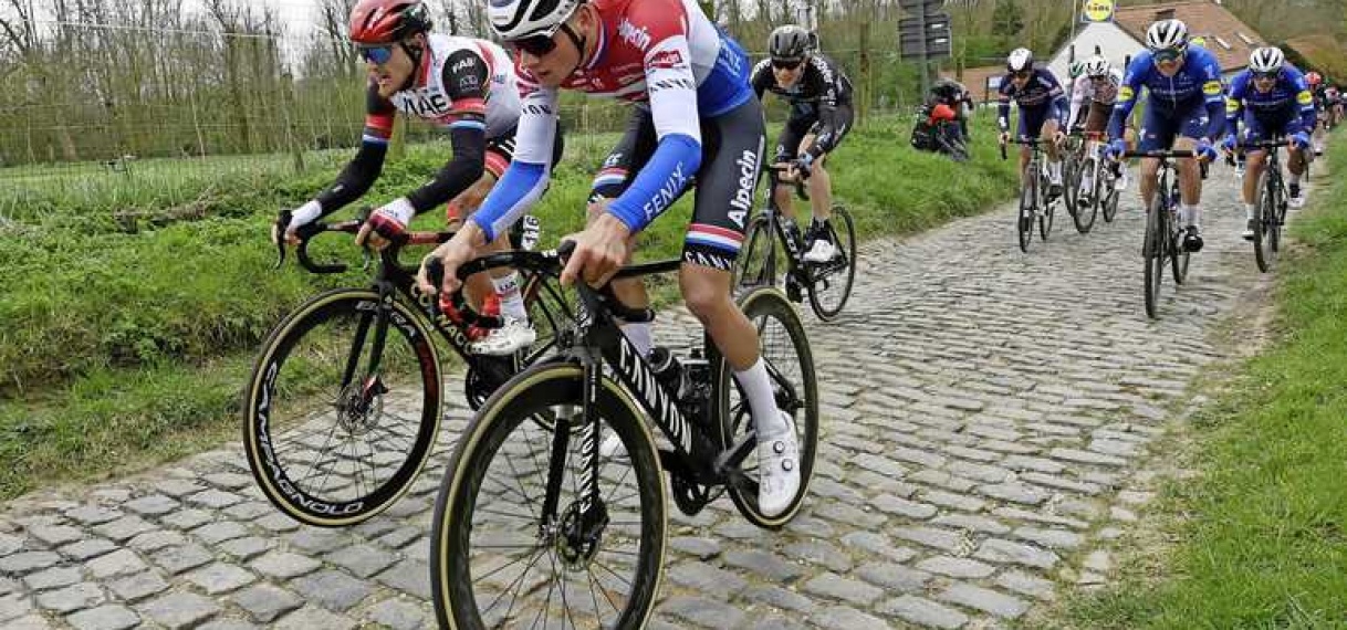 Mathieu van der Poel grijpt net naast tweede zege in Ronde van Vlaanderen