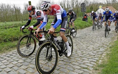 Mathieu van der Poel grijpt net naast tweede zege in Ronde van Vlaanderen