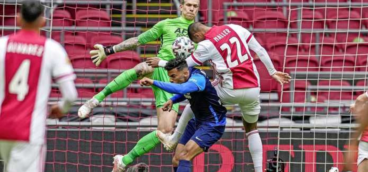 Ajax klopt AZ en is officieus kampioen