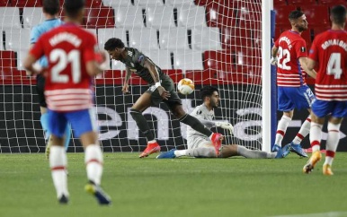 Manchester United dicht bij de halve finale, Slavia Praag houdt stand bij Arsenal.