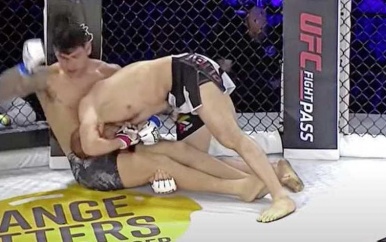 Gruwelijke blessure: MMA-vechter verliest vinger
