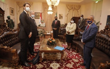 President Santokhi ontvangt Nederlandse Defensieminister