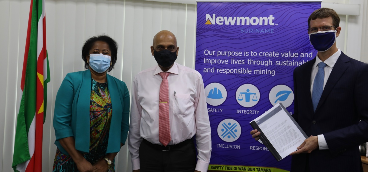 Newmont Suriname levert een solidariteitscontributie van 10 miljoen US dollar aan de Republiek Suriname om de financiële crisis in het land te helpen verlichten