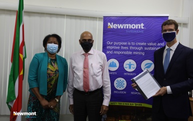 Newmont Suriname levert een solidariteitscontributie van 10 miljoen US dollar aan de Republiek Suriname om de financiële crisis in het land te helpen verlichten