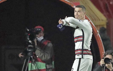 Aanvoerdersband woedende Ronaldo brengt smak geld op voor ziek kind