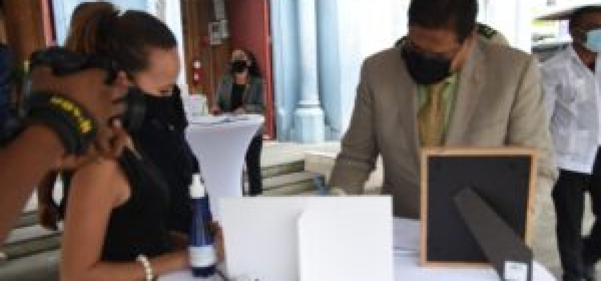 Samenleving neemt afscheid van ambassadeur Guda