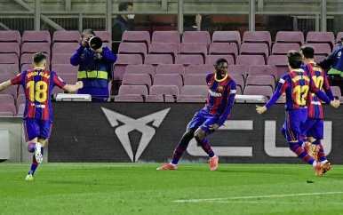 Barcelona op punt van Atlético na verlossende goal Dembélé in slotminuut