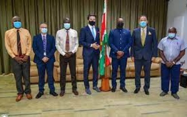 SLM overhandigt Crisis- en Herstelplan 2021-2023 aan VP Brunswijk