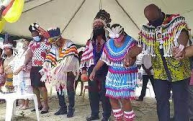 VP Brunswijk belooft Inheemse granman snelle aanpak grondenrechtenvraagstuk