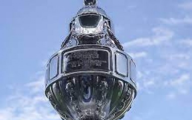 Ajax of Vitesse krijgt de trofee bij bekerwinst niet van een clubcoryfee