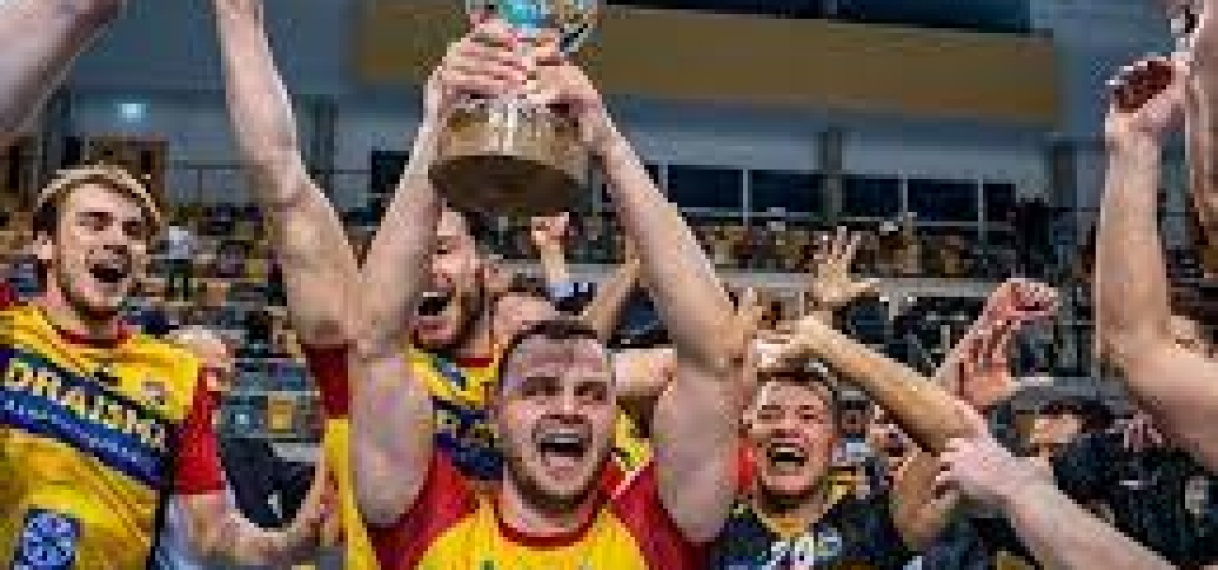 Recordkampioen Dynamo wint eerste volleybaltitel sinds 2010