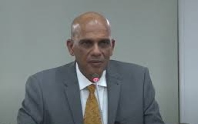 Minister Achaibersing over wisselkoersvraagstuk