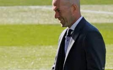 Zidane verwijt Spaanse bond niets na blessure Ramos