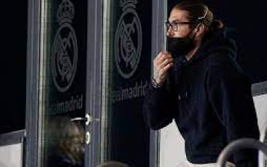 Geblesseerde Real-aanvoerder Ramos test positief op coronavirus