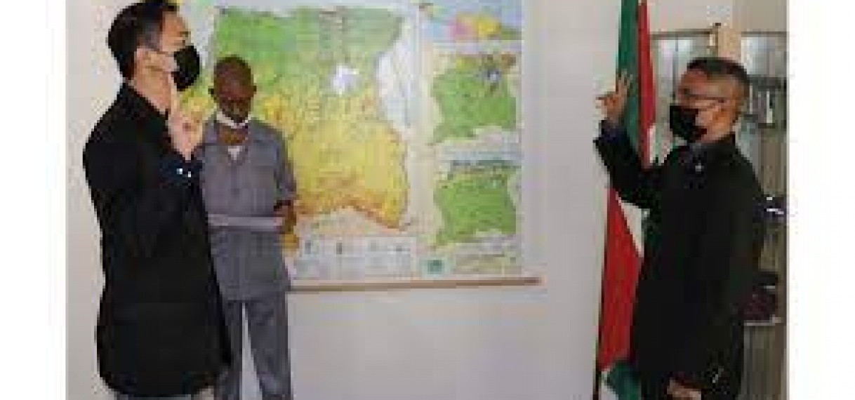 Suriname is zes tolken-vertalers rijker