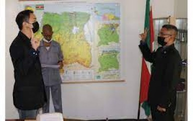 Suriname is zes tolken-vertalers rijker