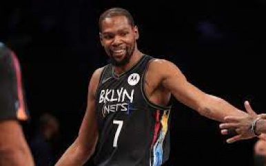 Kevin Durant komt van bank, schiet perfect 5-uit-5 in return