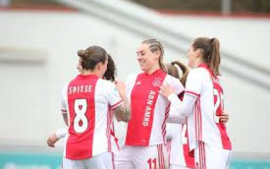 Ajax Vrouwen wint Eredivisie Cup na zege op FC Twente