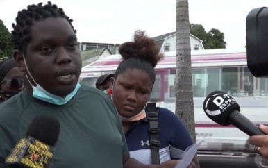 Activist Rendell Feller met minder man op protestactie