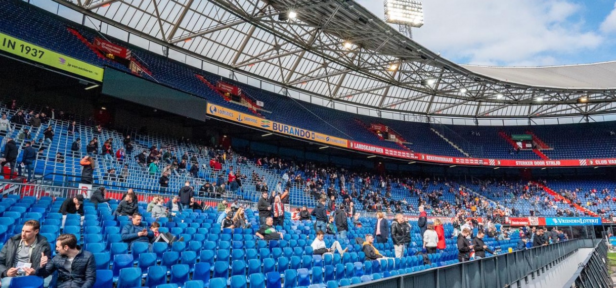 KNVB hekelt kabinetsbesluit: ‘Pilot met fans blijkt slechts een losse flodder’