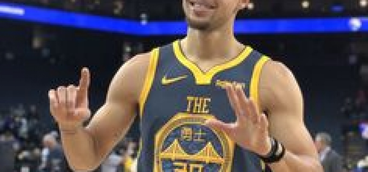 Basketballer Curry wint voor tweede keer topscorerstitel in NBA