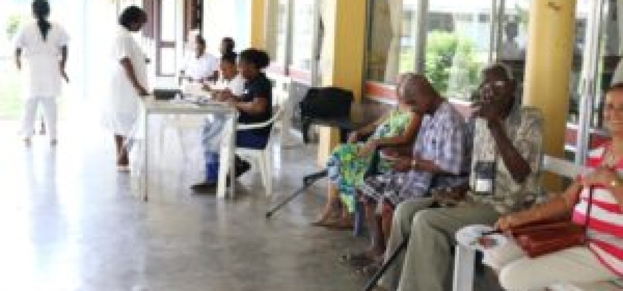 Minister SOZAVO spreekt dank uit aan verplegend personeel