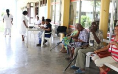 Minister SOZAVO spreekt dank uit aan verplegend personeel