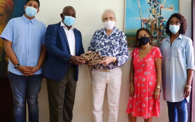 Overhandiging van historische objecten aan Directoraat Cultuur