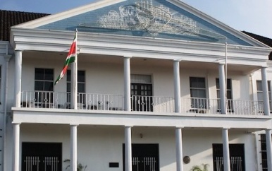 Samenwerking tussen de Nederlandsche en de Centrale Bank van Suriname