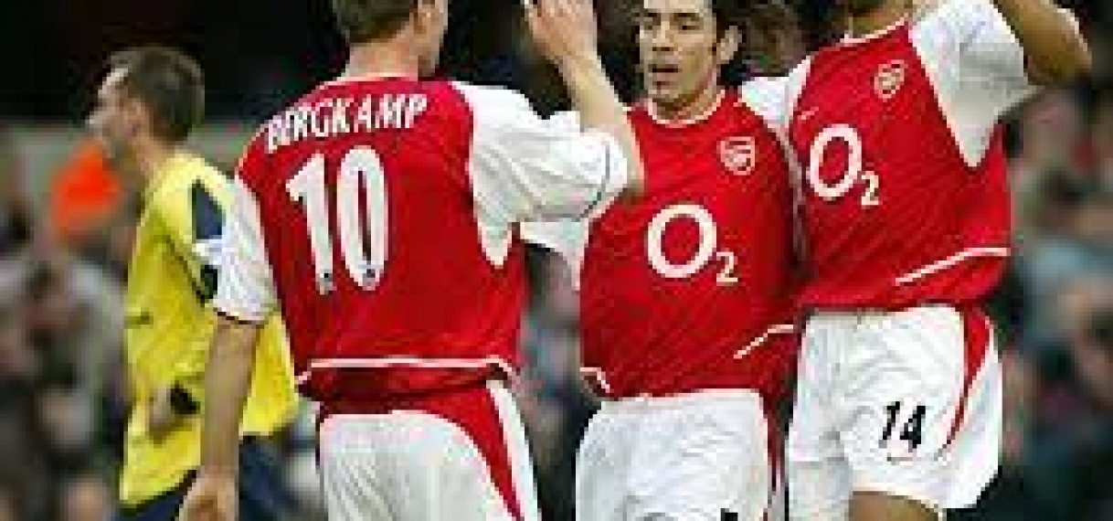 Bergkamp, Henry en Vieira staan klaar om koers Arsenal te bepalen: ‘Nu moeten ze luisteren’