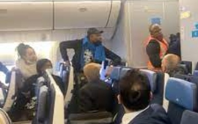 Dronken passagier maakt amok in het vliegtuig