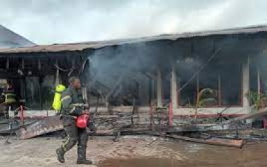 Golden Wings Latour volledig afgebrand