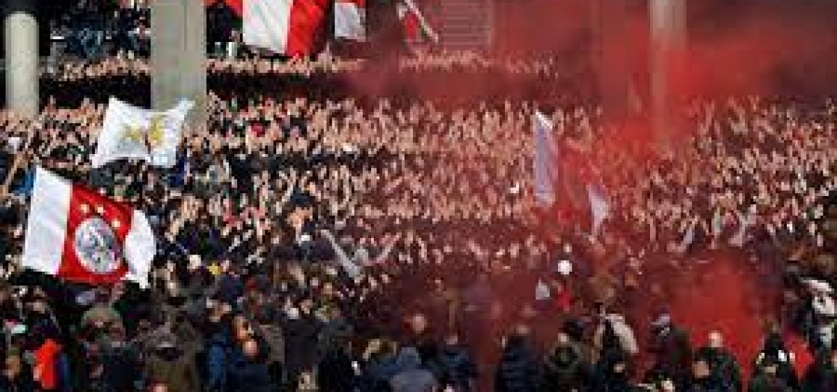 12.000 fans bij ArenA voor spontane Ajax-huldiging, politie grijpt bewust niet in