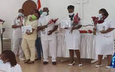 Verpleegkundigen RGD Poli Geyersvlijt in de bloemen gelegd