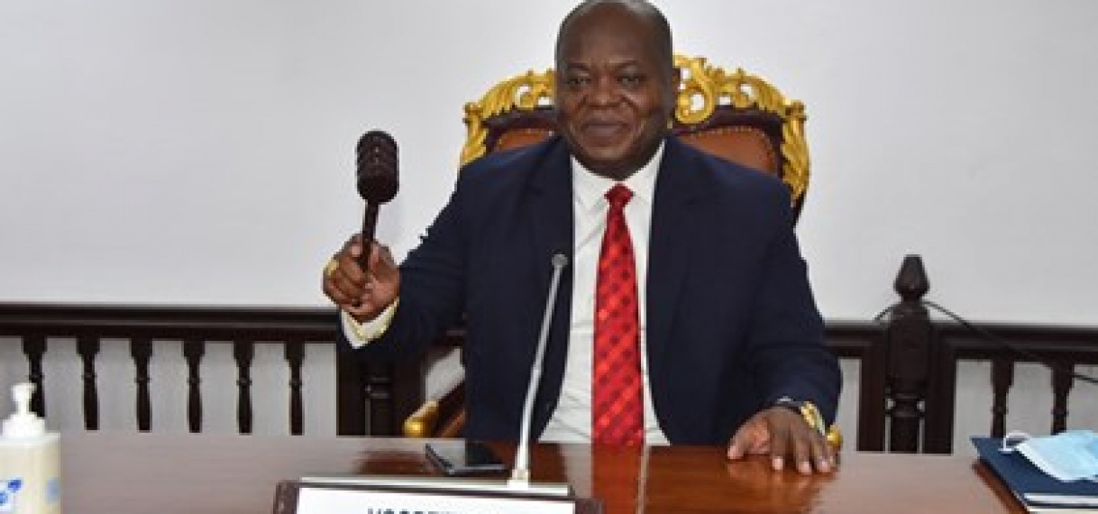 DNA VOORZITTER GEEFT UITLEG OVER AANSCHAF LAPTOPS