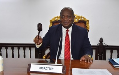 DNA VOORZITTER GEEFT UITLEG OVER AANSCHAF LAPTOPS