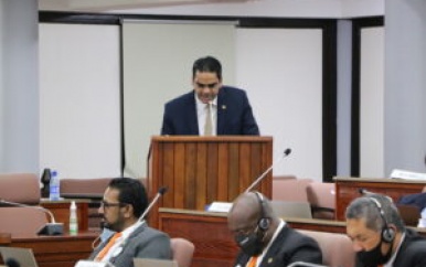 Minister Ramadhin: “geen merk- keuzemogelijkheid voor publiek bij vaccinatie”