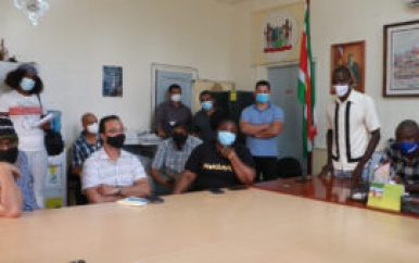 Wateroverlastproblemen Coronie gepresenteerd aan clusterteam