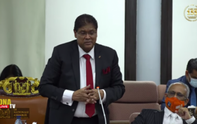 President Santokhi roept DNA-leden op bij te dragen aan rust in de samenleving