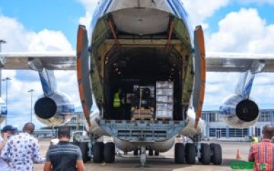 Nederlandse medische hulpgoederen aangekomen in Suriname